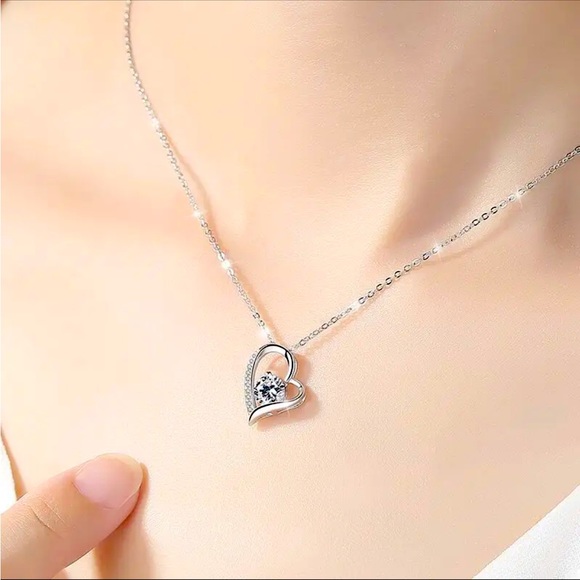 Exquisite Heart White gold plated Necklace - Picture 5 of 5